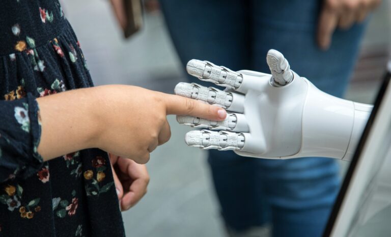 便利さの前に知っておく——生成AIの注意点と、小さな会社の「紙1枚ルール」のつくり方