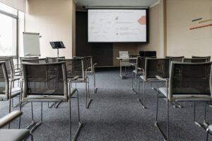 商談も、セミナーも、交流も——コワーキングの会議室・イベントスペース活用術