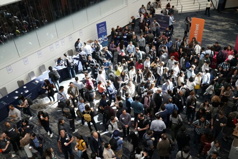 出るだけでは売れない——展示会・商談会を成果につなげる準備とフォローの段取り